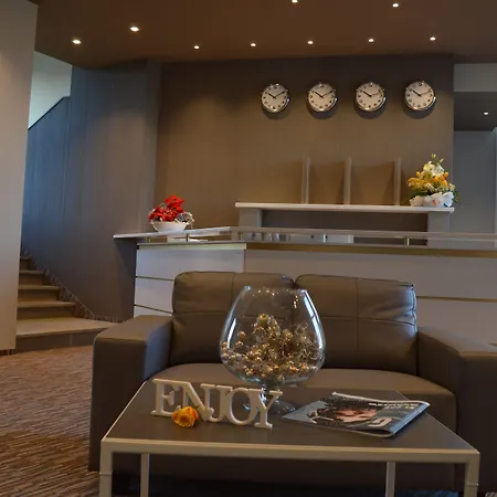 Enjoy Hotel 3*