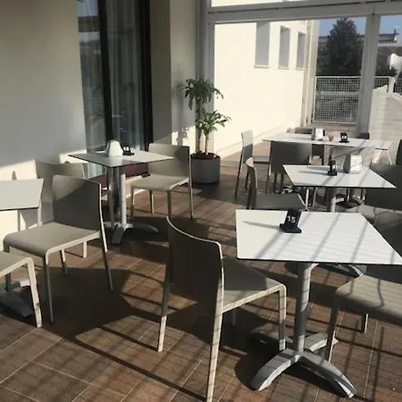 Hotel Enjoy 3*