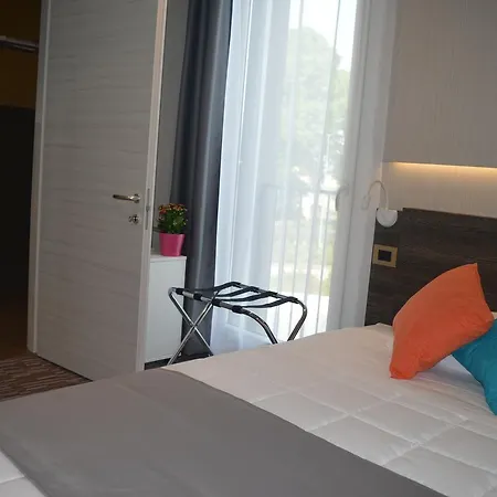 Enjoy Hotel 3*